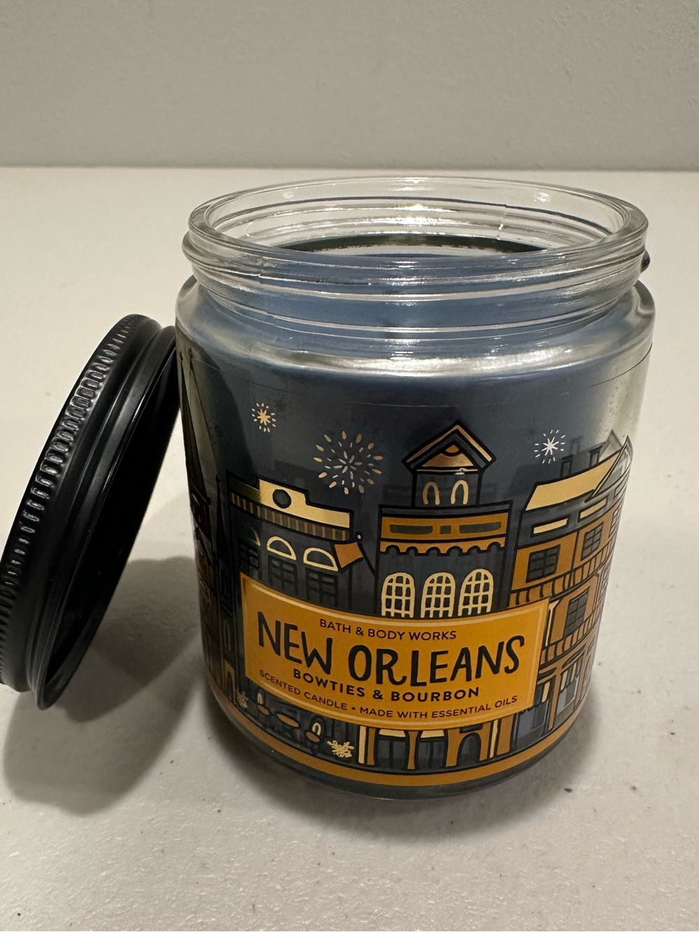 Bath & Body Works: 7 Oz Single-Wick Candle: New Orleans Bowties & Bourbon
